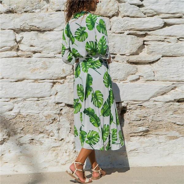 Robe blanche avec fleurs vertes